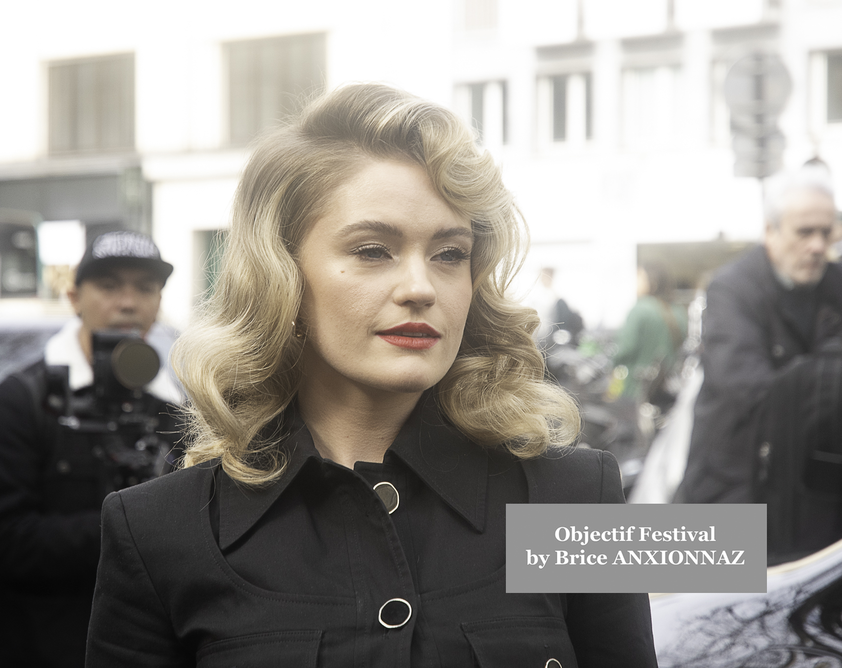 Photo streetstyle de Diane Kruger - Streetstyle photos of guest arrivals at the Nina Ricci show lors du défilé Nina Ricci Spring 2025 à Streetstyle-photos-of-guest-arrivals-at-the-Nina-Ricci-show, Paris Fashion Week le 7 March 2025 par Brice ANXIONNAZ (Objectif Festival)